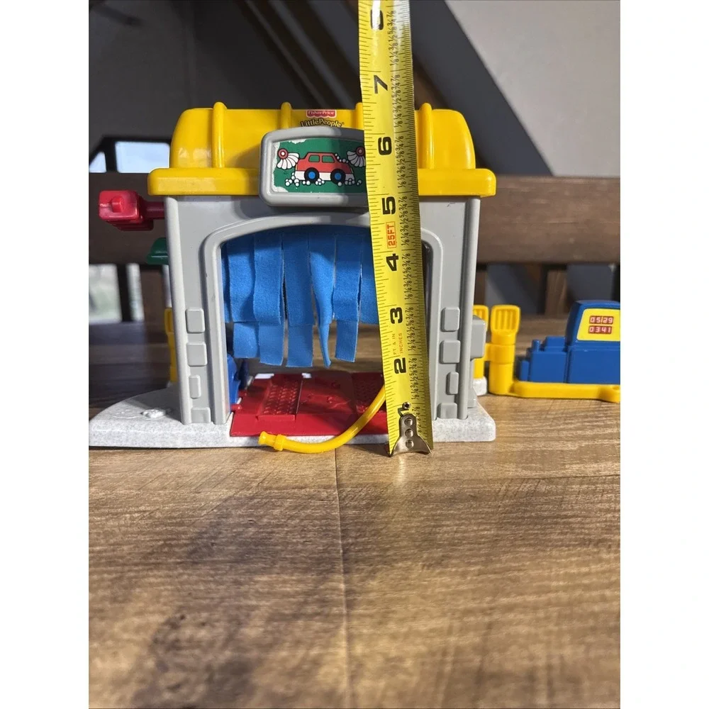 Fisher Price Little People Gas & Go Car Wash Playset W/ Tow Truck,‎ 1 Figure VTG